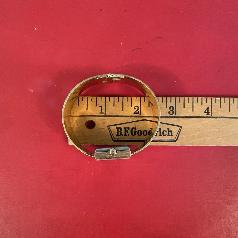 Vintage‎ 1980s Ladies LAUSANNE Gold Tone Hinged Bangle Bracelet Watch Wind Up